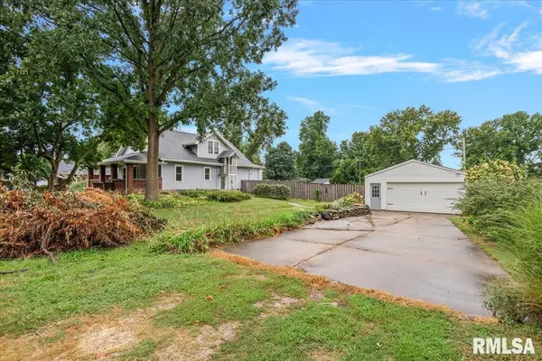 115 S OAK ST, Chatham, IL 62629