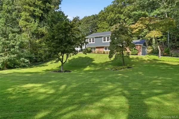 63 Bankside DR, Centerport, NY 11721