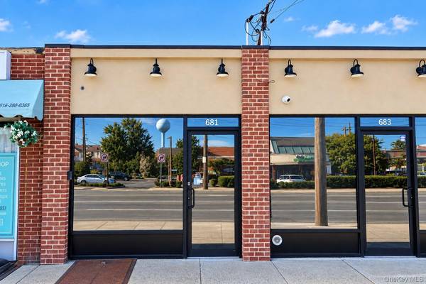 681 Hempstead Tpke, Franklin Square, NY 11010