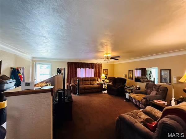 6 Orlando PL, Fairview Heights, IL 62208
