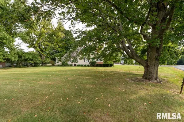 404 HIGHVIEW RD, East Peoria, IL 61611