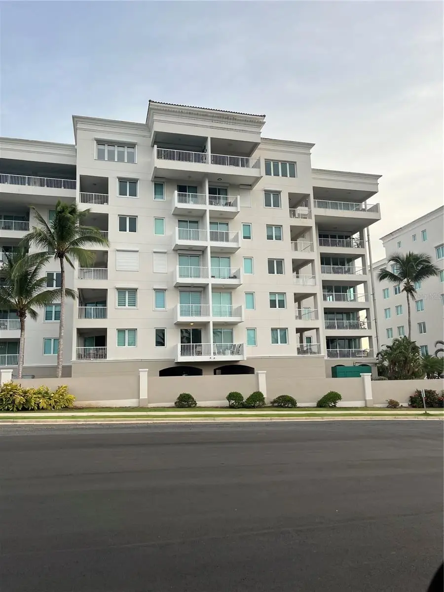 Calle Olivine 83 TREASURE POINT #323, Vega Alta, PR 00692