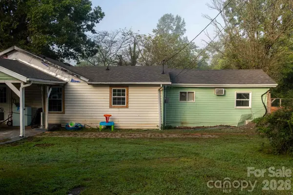 1219 Peak PL NW, Lenoir, NC 28645