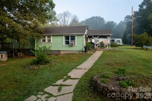 1219 Peak PL NW, Lenoir, NC 28645