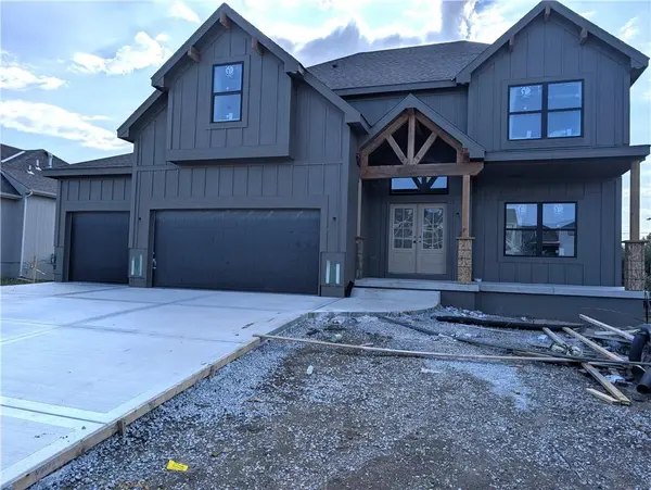 10304 N Oakland AVE, Kansas City, MO 64157
