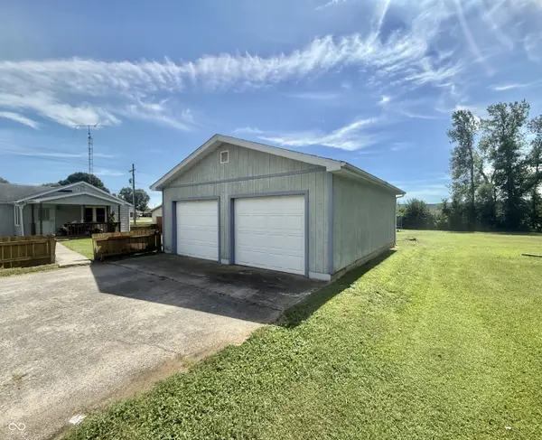 1015 W Raymond ST, Brownstown, IN 47220