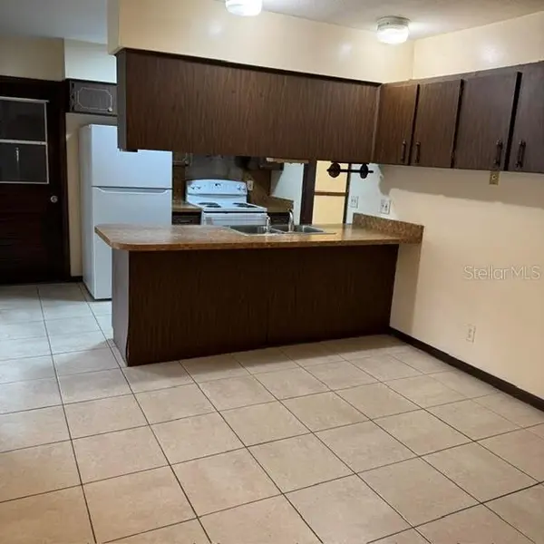 1021 GREENBRIAR DR, Brandon, FL 33511