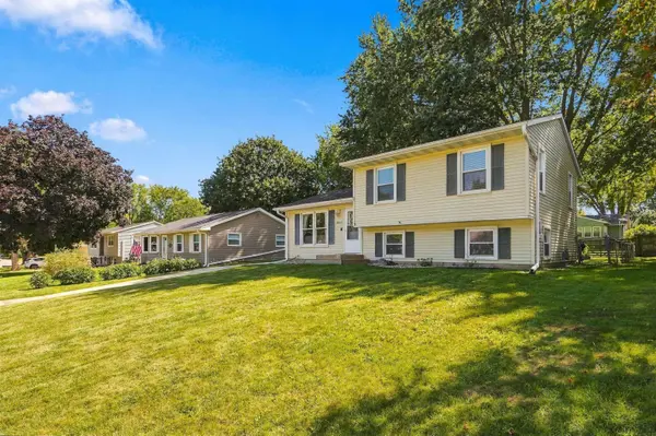 1933 Castle ST, Waterloo, IA 50701