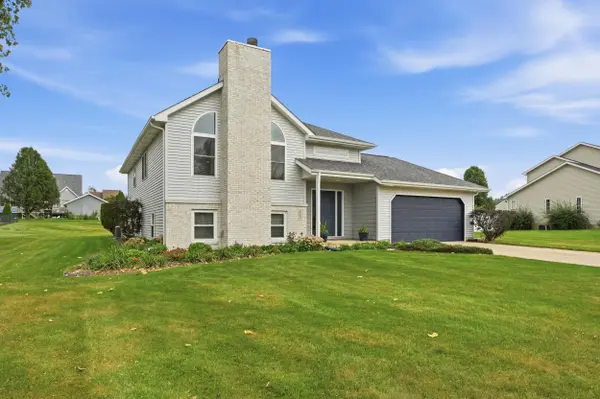 565 Waterford LN, Valparaiso, IN 46385