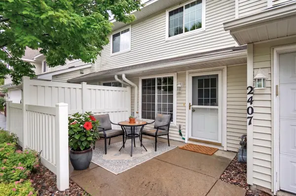 2407 Harvest WAY, Chanhassen, MN 55317