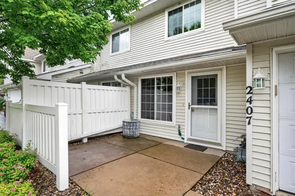 2407 Harvest WAY, Chanhassen, MN 55317