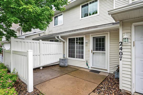 2407 Harvest WAY, Chanhassen, MN 55317