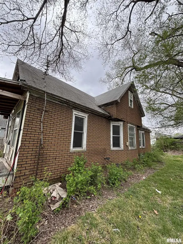 205 2ND ST, South Pekin, IL 61564