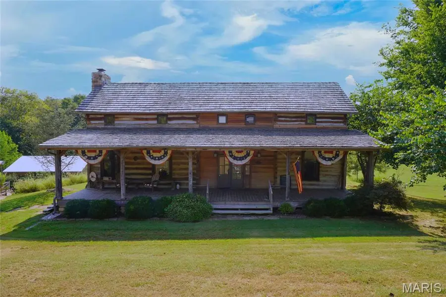 2136 Walz RD, Hermann, MO 65041