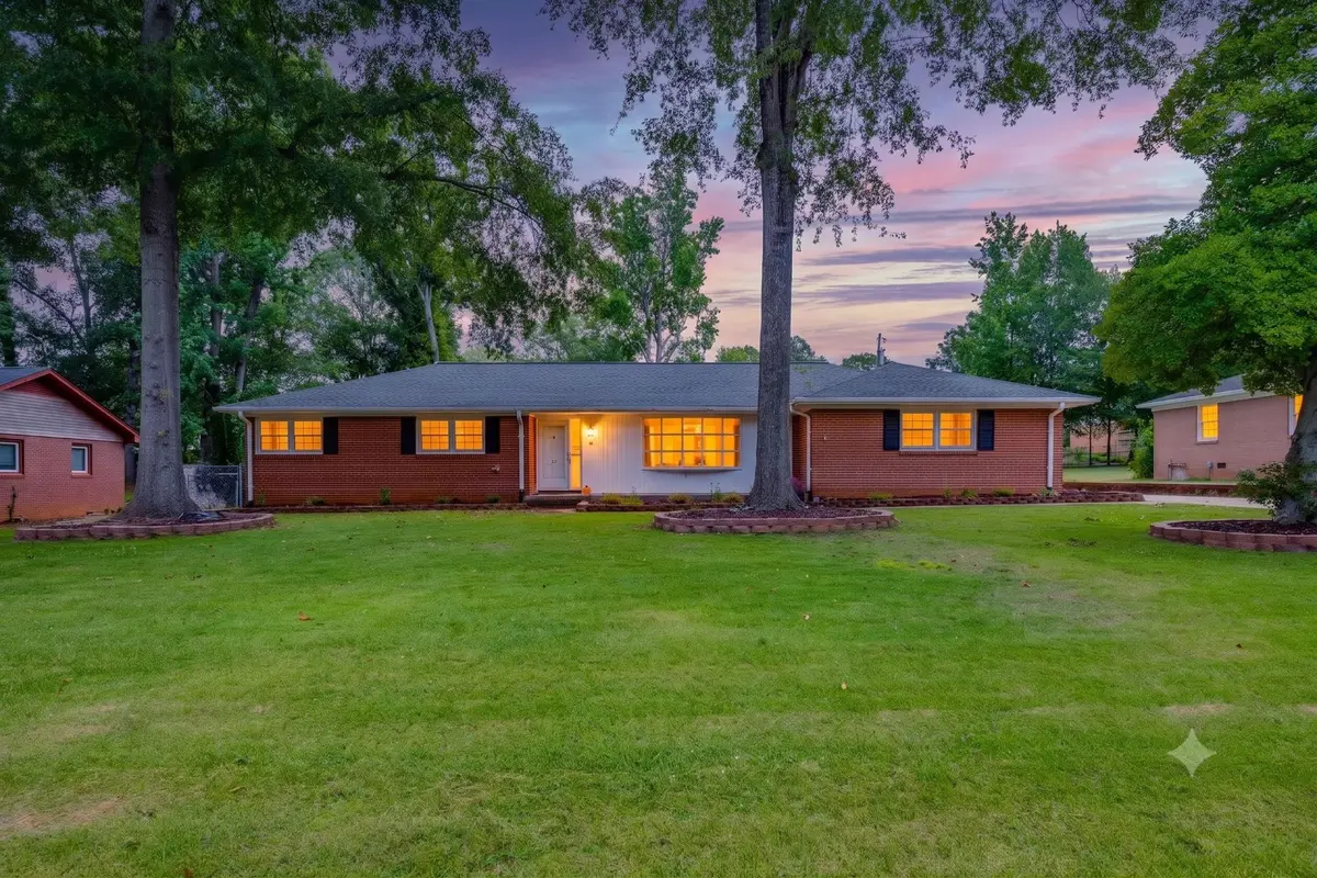 217 Navaho DR, Spartanburg, SC 29301