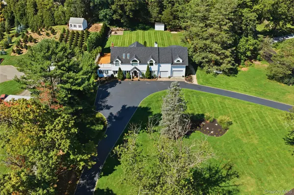 36 Arbutus RD, Greenlawn, NY 11740
