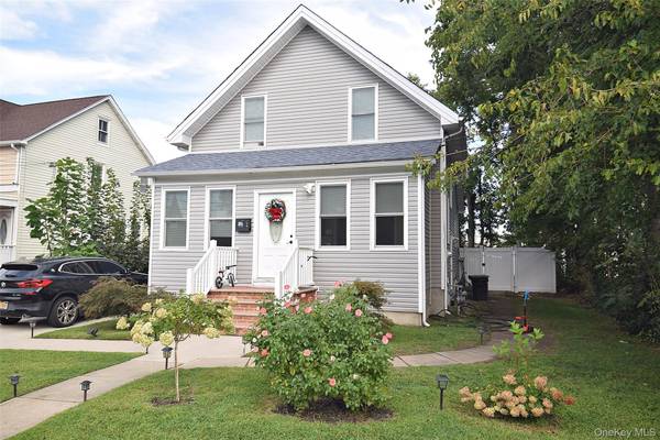 17 Maple AVE, Port Jefferson Station, NY 11776