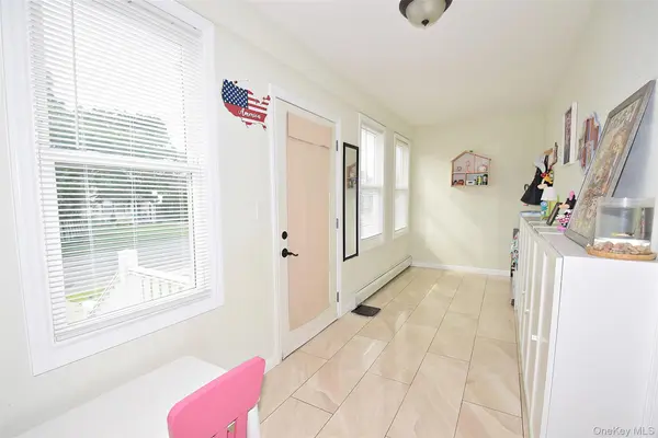 17 Maple AVE, Port Jefferson Station, NY 11776