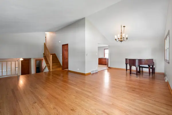 600 FLORENCE DR, Park Ridge, IL 60068