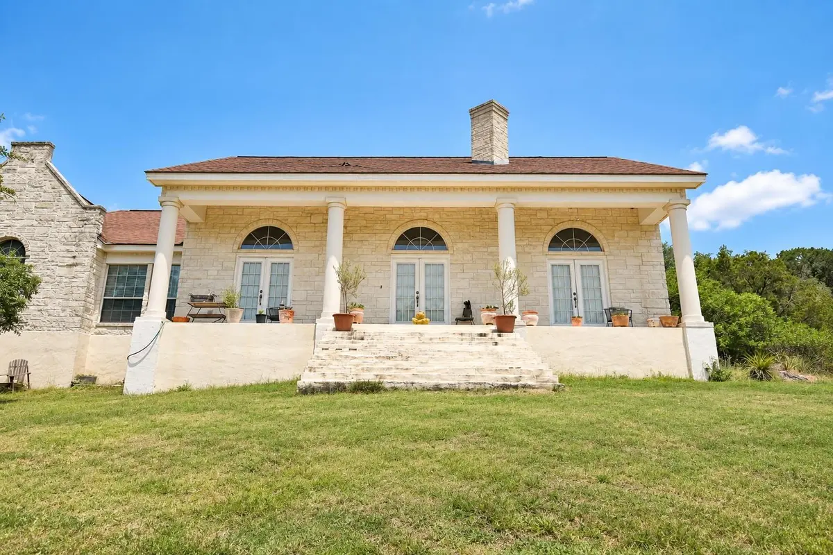 101 Harbour VW, Lakehills, TX 78063