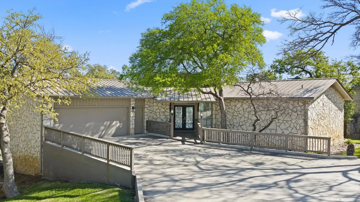 819 Broken Arrow, Horseshoe Bay, TX 78657