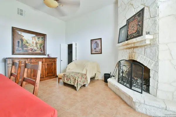 101 Harbour VW, Lakehills, TX 78063