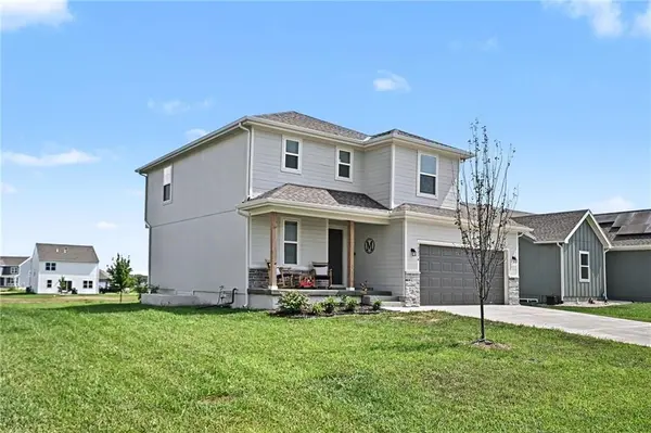10294 Lucca LN, Peculiar, MO 64078