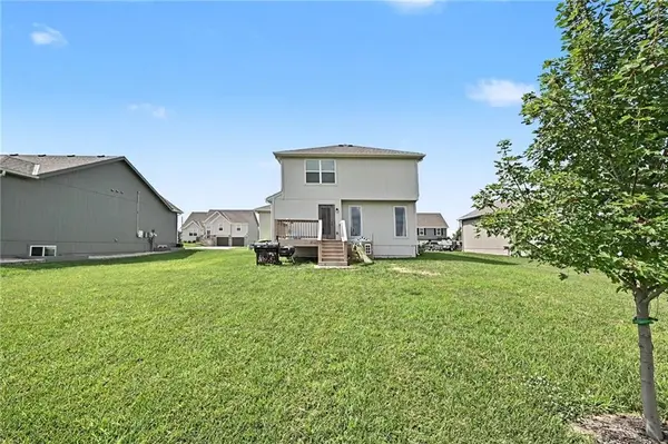 10294 Lucca LN, Peculiar, MO 64078