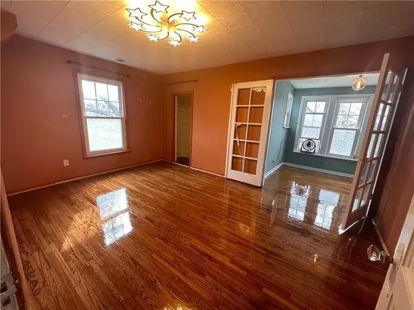 317 SE Grand AVE, Lee's Summit, MO 64063