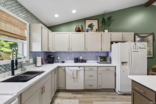 9620 S Bay Pointe CT, Bloomington, IN 47401-8113