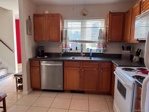 100 Boniface DR #14C, Pine Bush, NY 12566