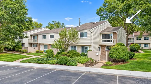 204 Springmeadow DR #M, Holbrook, NY 11741