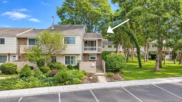 204 Springmeadow DR #M, Holbrook, NY 11741