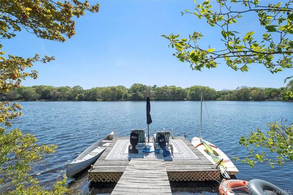 9 Lake View Ct, Southampton, NY 11968