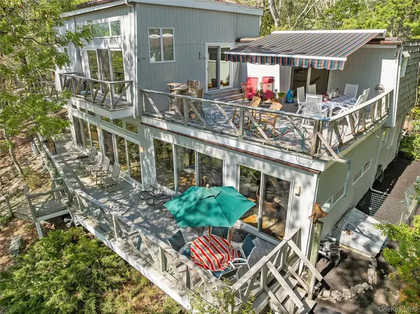 9 Lake View Ct, Southampton, NY 11968