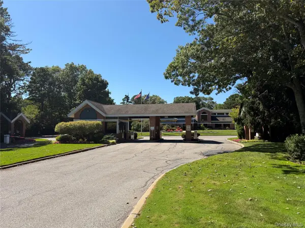 7 Sagaponack CT, Ridge, NY 11961