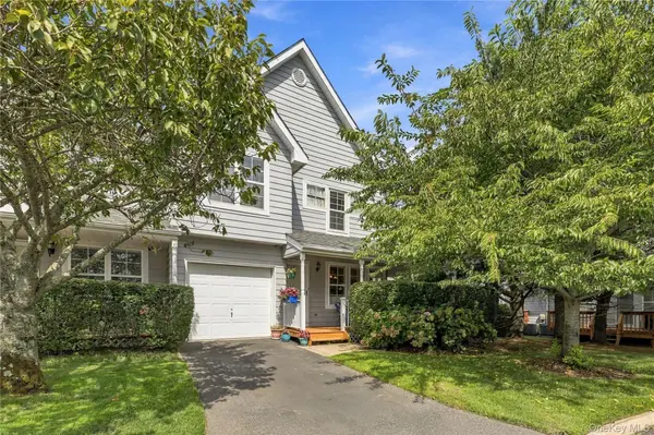77 Sunburst TER, Central Islip, NY 11722