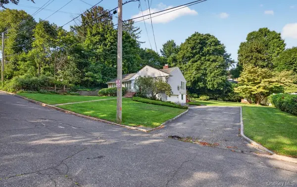 31 Francis TER, Glen Cove, NY 11542