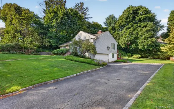 31 Francis TER, Glen Cove, NY 11542