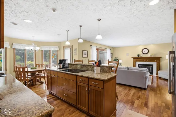 7101 Lakeside Woods DR, Indianapolis, IN 46278
