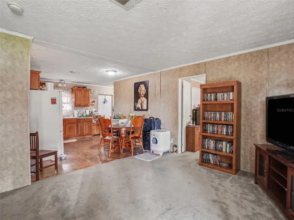 11121 LITHIA PINECREST RD, Lithia, FL 33547
