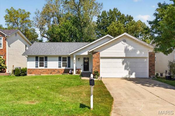 110 Barrington DR, St Peters, MO 63376