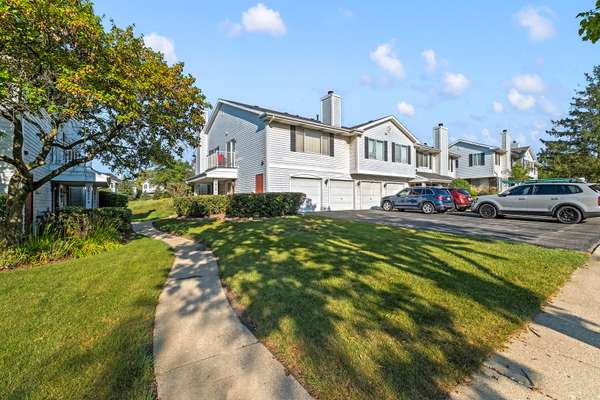 7918 Knottingham CIR #B, Darien, IL 60561