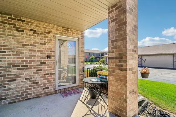 982 Elm DR, Crown Point, IN 46307
