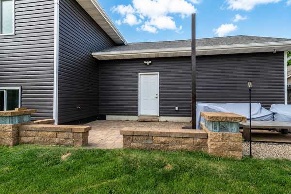 109 Cougar DR, Mankato, MN 56001