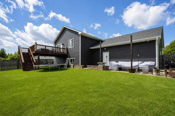 109 Cougar DR, Mankato, MN 56001