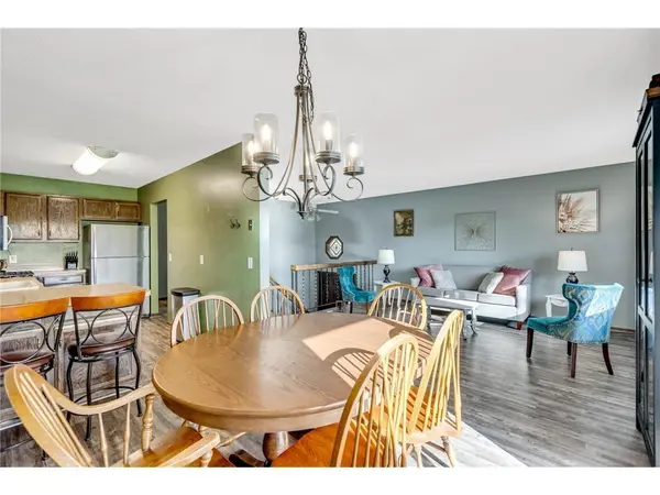 7205 Pontiac CIR, Chanhassen, MN 55317