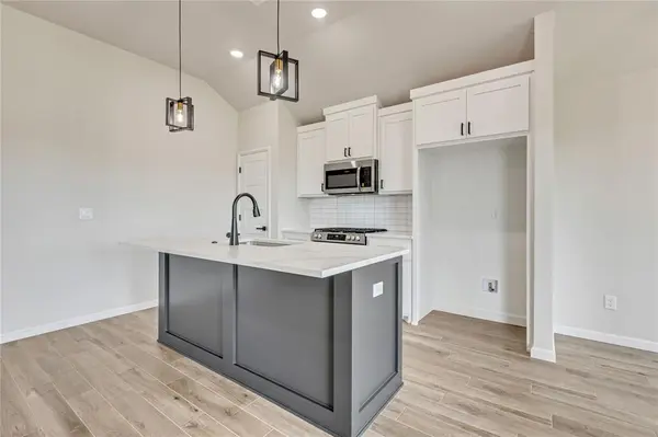 502 Grand Sycamore DR, Washington, OK 73093