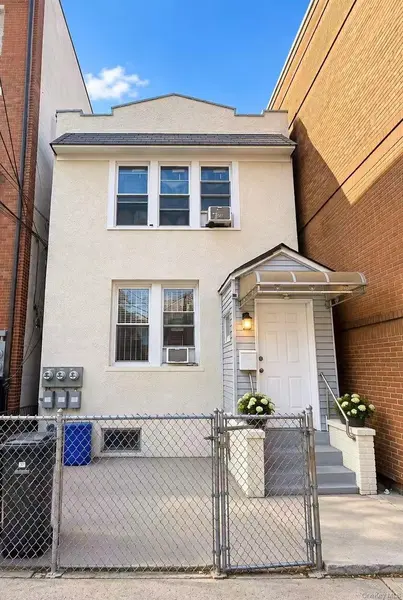 5712 Xenia St, Corona, NY 11368