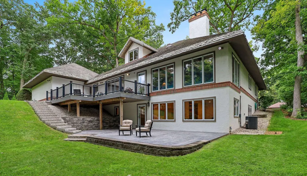 255 TRADERS POINT LN, Green Bay, WI 54302-5236